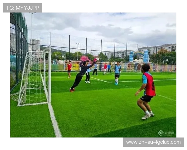 情侣共舞绿茵场 激情碰撞与默契配合的沉浸式足球之旅